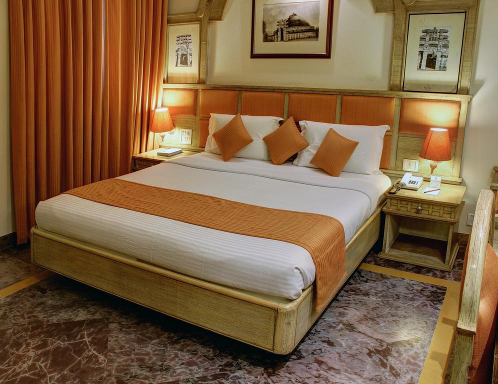 Palace On Ganges - Heritage Hotel Varanasi Bagian luar foto