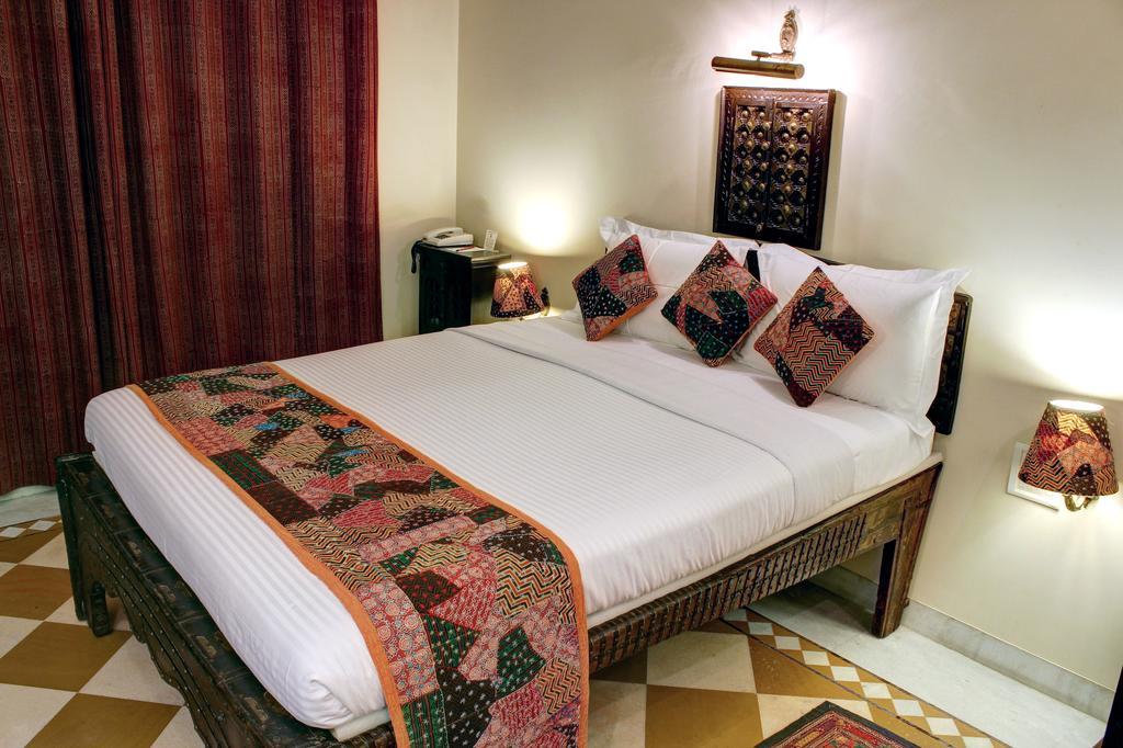Palace On Ganges - Heritage Hotel Varanasi Bagian luar foto