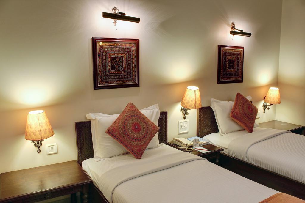 Palace On Ganges - Heritage Hotel Varanasi Bagian luar foto