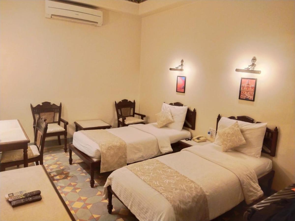 Palace On Ganges - Heritage Hotel Varanasi Bagian luar foto