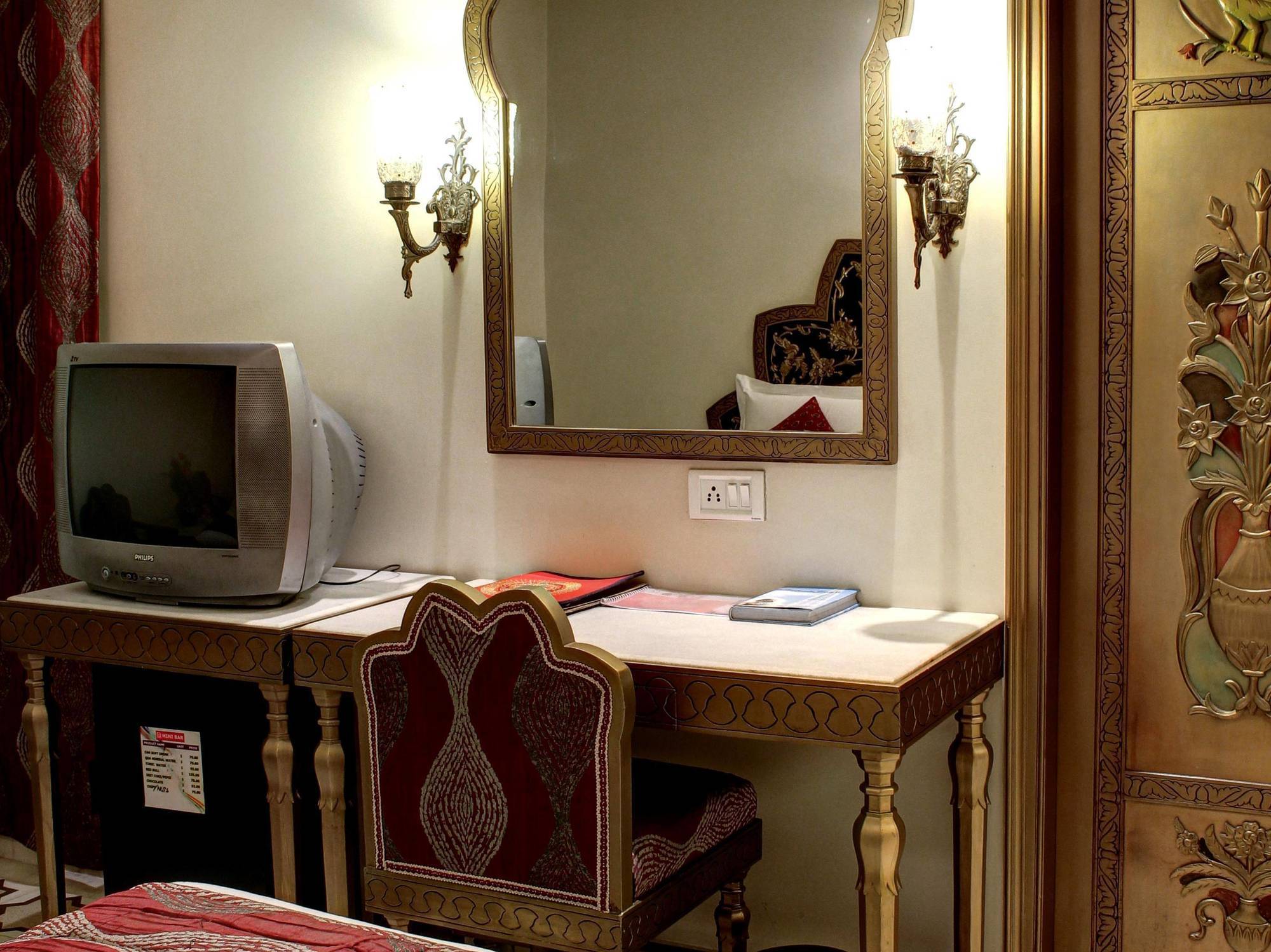 Palace On Ganges - Heritage Hotel Varanasi Bagian luar foto